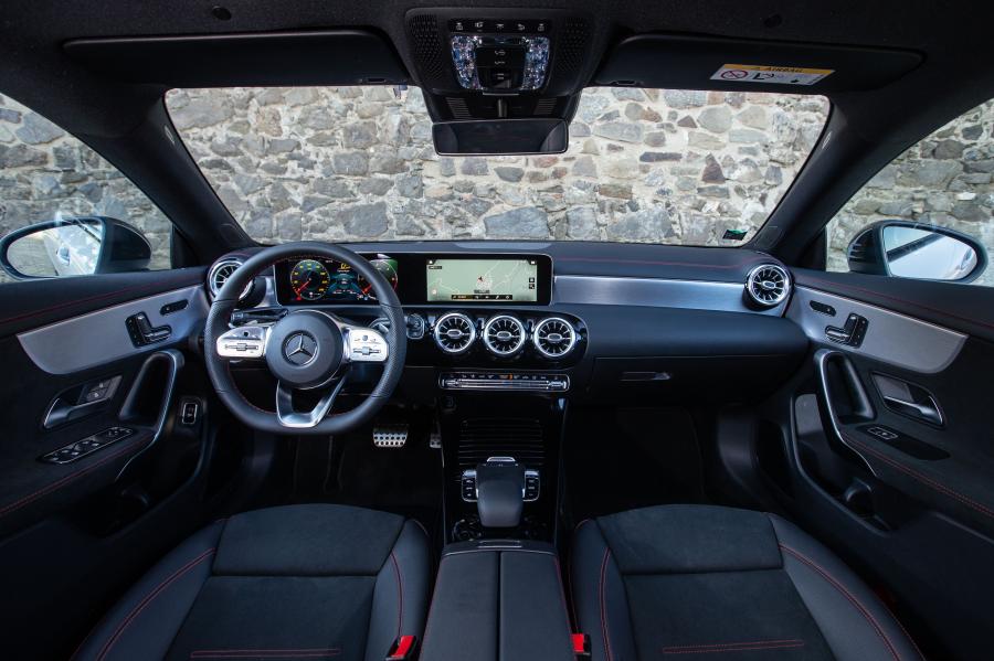 Торпедо Mercedes-Benz CLA180 d AMG Line 2019 года  (WW) (фото 20 из 28)